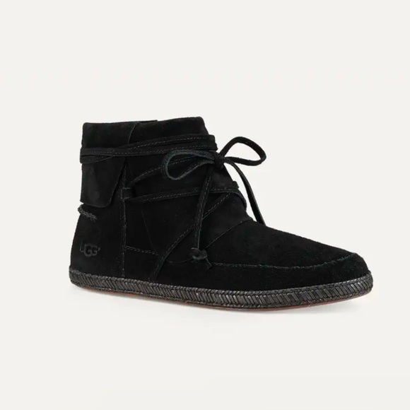 NWOB UGG Reid Moc Boots - Picture 15 of 15